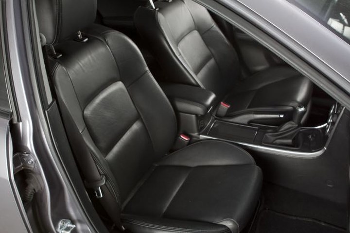 Theo như thông tin quảng cáo, chiếc Mazdaspeed6 này có gói trang trí Grand Touring, với da bọc, khóa thông minh, hệ thống âm thanh Bose với bộ đổi CD và cửa sổ trời.