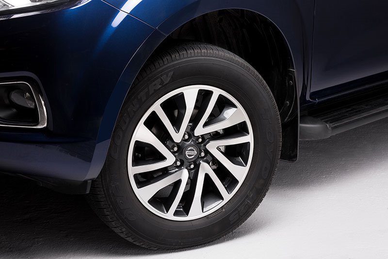 Nissan Việt Nam chính thức ra mắt bán tải Navara A-IVI