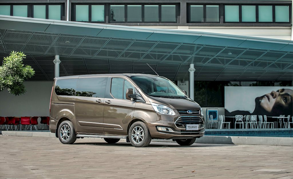 Ford Việt Nam chính thức ra mắt xe 7 chỗ Tourneo, chốt giá 999 triệu đồng