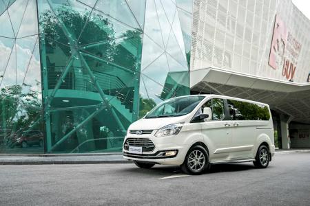 Ford Việt Nam chính thức ra mắt xe 7 chỗ Tourneo, chốt giá 999 triệu đồng