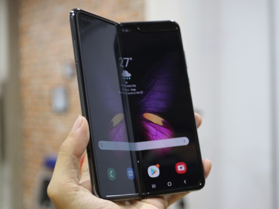 Galaxy Fold phiên bản thương mại đầu tiên tại Viêt Nam