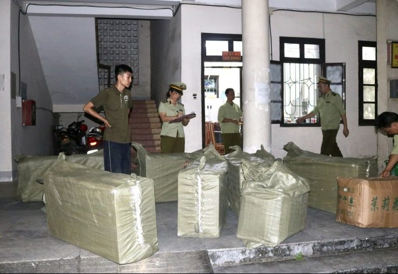  Thu giữ 160 kg hoa cúc khô không rõ nguồn gốc xuất xứ tại Hà Giang