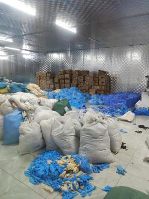 Phát hiện kho hàng tại Bắc Ninh chứa hàng chục tấn găng tay cao su nhăn nhúm, bẩn thỉu