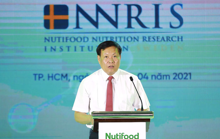 Thứ trưởng Bộ Y tế Đỗ Xuân Tuyên phát biểu chúc mừng về các đóng góp của Nutifood đối với cộng đồng.