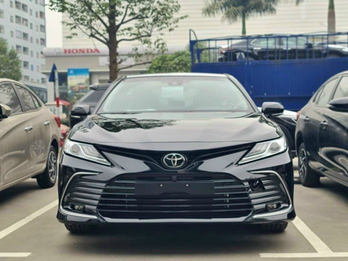 Toyota Camry 2022 ra mắt