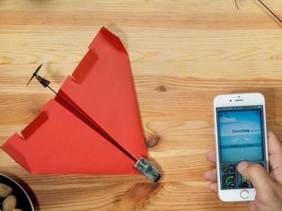 Điều khiển máy bay giấy bằng smartphone