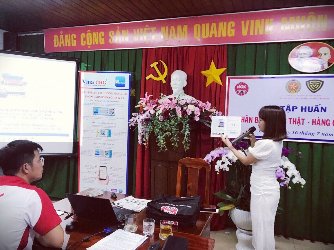 Cục QLTT Lâm Đồng và Vina CHG tập huấn phân biệt hàng thật giả phụ tùng xe máy