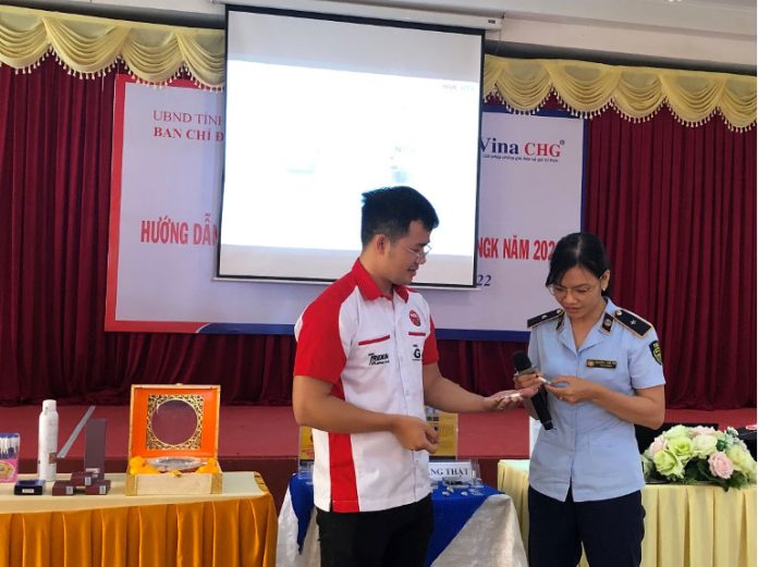 Vina CHG phối hợp Ban chỉ đạo 389 Đồng Tháp tổ chức tập huấn nhận diện bugi NGK thật giả