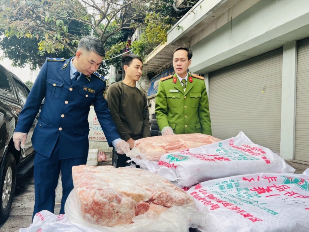 Thu giữ 1 tấn nầm lợn bẩn trên địa bàn quận Hoàn Kiếm
