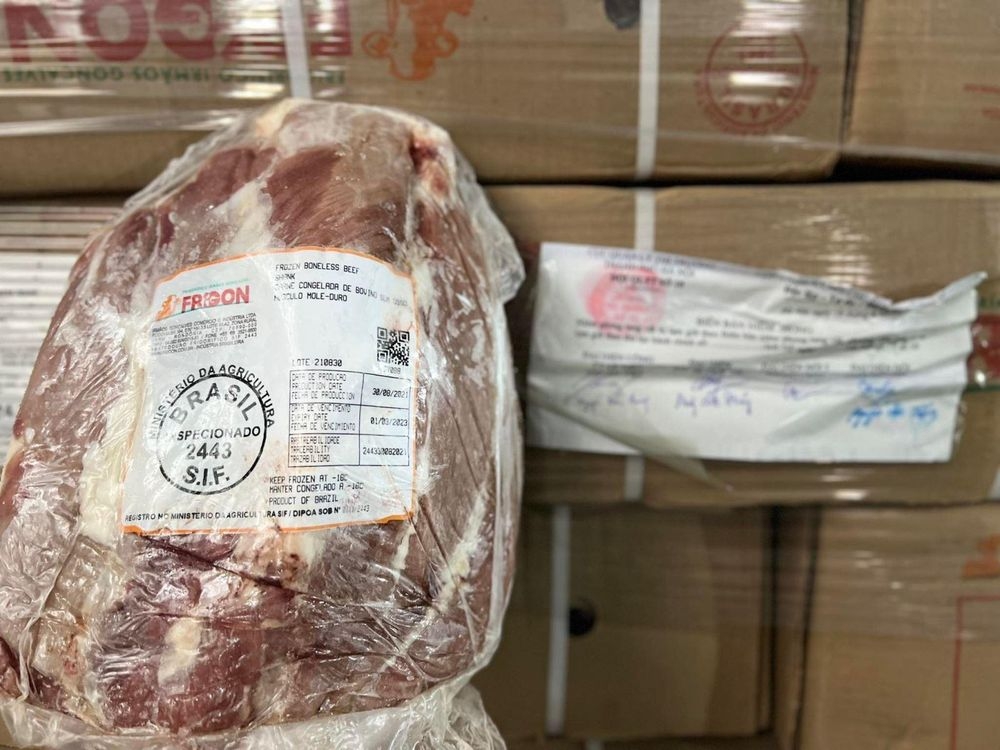QLTT Hà Nội tiêu hủy hơn 20 tấn thịt bò đông lạnh không rõ nguồn gốc
