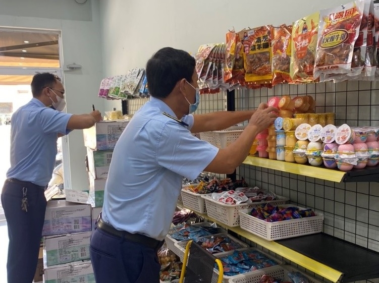 Bình Thuận: Tạm giữ lô hàng hơn 3.200 sản phẩm bao gói sẵn do Trung Quốc sản xuất