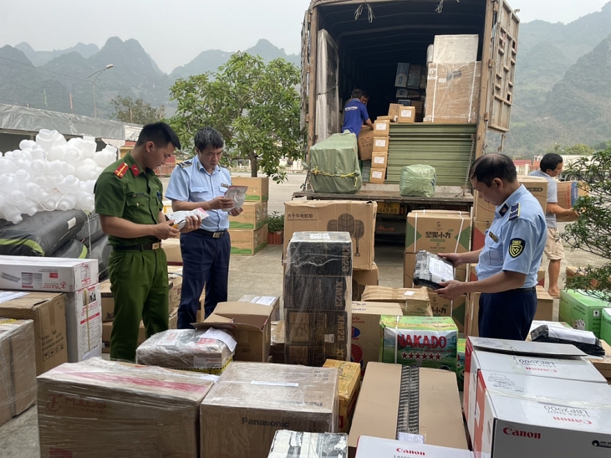 Phát hiện nhiều xe tải chở thực phẩm không nguồn gốc đi từ Hà Nội lên Lạng Sơn tiêu thụ