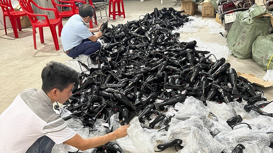 Hà Nội: Tạm giữ hơn 400 máy sấy tóc nghi giả nhãn hiệu Panasonic giá 70.000 đồng/chiếc